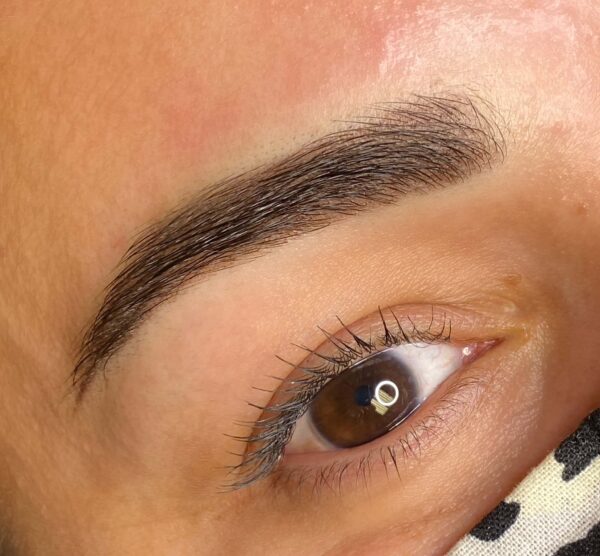 PB_UGC_BROWS_Brunette_Espresso_NikkiRice_2048x Brunette